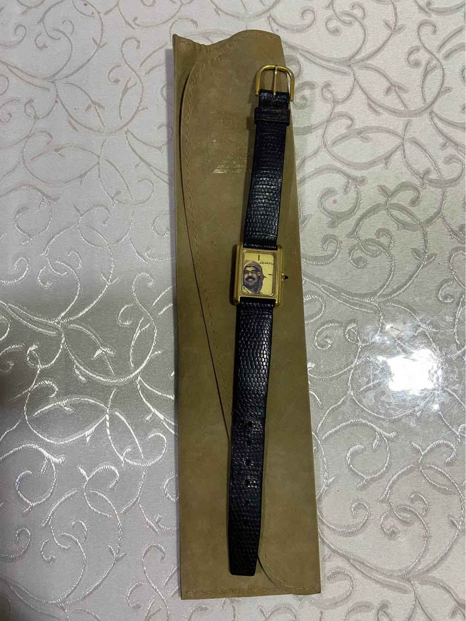 سه عاتي صدام حسين بو فروشتن كيفي خوي له كه له دروست كراوي ولاتي سويسرايه له سالي ١٩٨٤ دروس كراوه سه عاته كه التون نيه زه رده قورميشه ايش ناكات  له سليمانيم كه يان دن هه يه السليمانية, العراق


**إذا كنت صاحب هذا الإعلان وتريد حذفه لأي سبب، رجاءا أرسل رسالة إلى الدعم الفني**