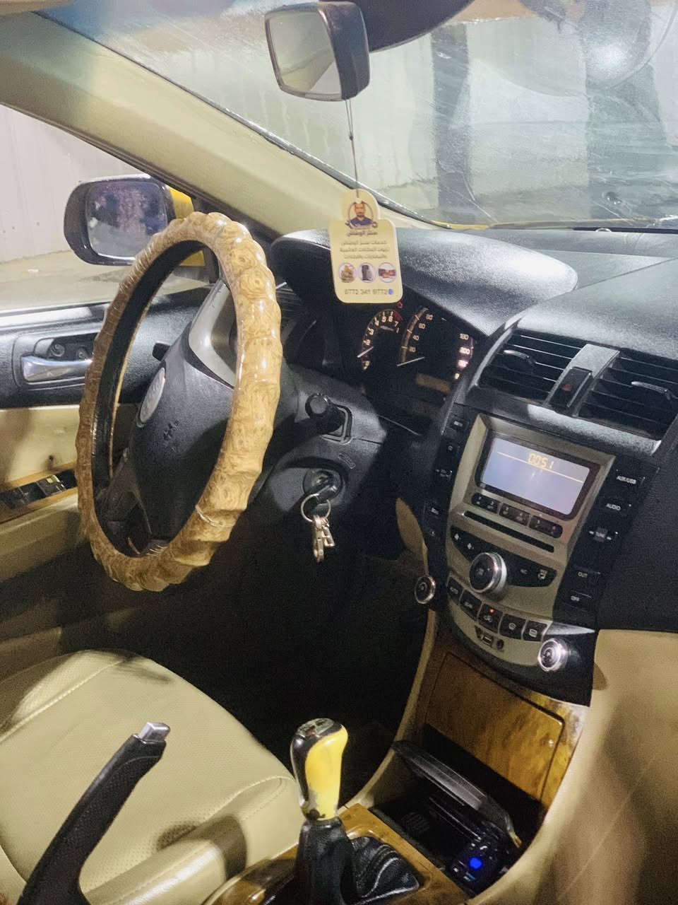 بي واي دي F6 موديل2011 السياره جاهزه تبريد شغال  مابيهه نقص بس بيهه لاستيك ولف بيهه دخانه قليله بس اول مشغل ثواني اويكطع السياره نضيفه اوحلوه عارضهه  بـ45 اوبيهه مجال رقمي ‭0780 501 0311‬
