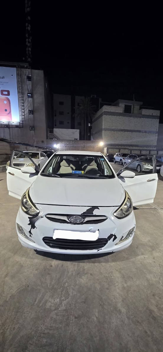 اکسنت 2016 محرک 1400 السيارة مصبوغة حزام تقريبا موضحة بالصور وايضا مسويلها سونار كامل كشر ومحرك الي يحب يستفسر على الأرقام السنويه بأسمي وتحويل حتى لو تريد بنفس اليوم وايضا الهزة الخاصه بيها نافذه لحد شهر ال۹ لا يوجد عليها اي غرامة ( صفر ) ***********
