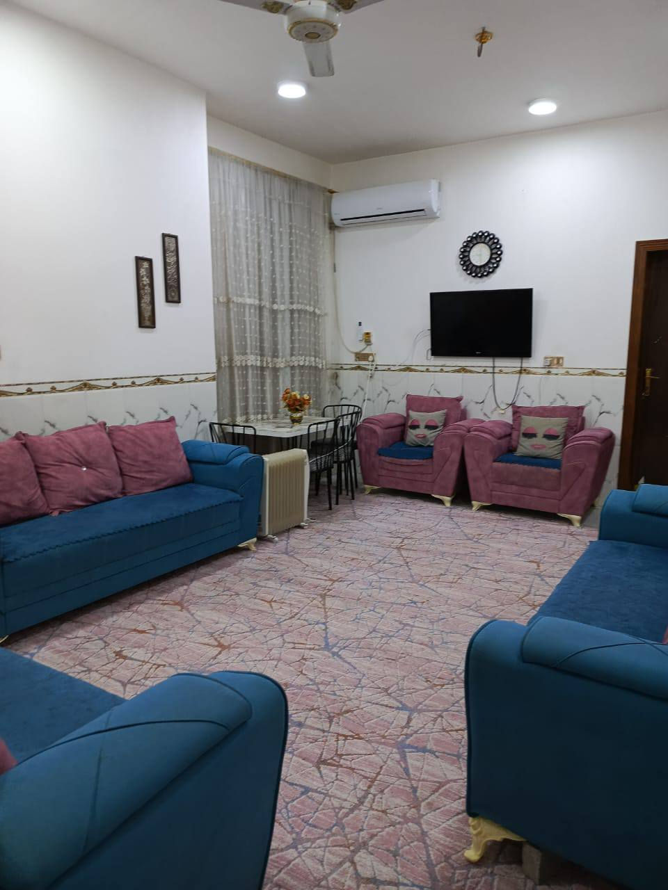 بسم الله الرحمن الرحيم
دار سكن في حي ٣٦
جهة الحكم قرب دائرة المرور
شارع ٢٠ 
المساحه / ١٥٠ متر الدار يتكون من
طابقين مسلح
الأول / غرفه واستقبال ومطبخ وصاله وصحيات داخليه وخارجيه
الثاني / ٣ غرف نوم وصاله وصحيات
وباقي التفاصيل مراجعة مكتب الاصالة للعقارات ***********
