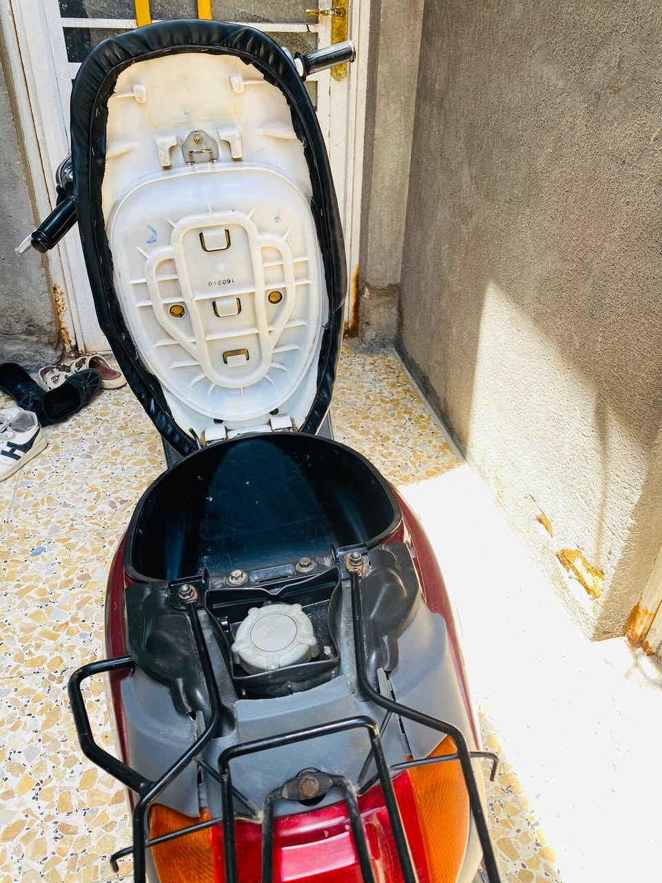 منغولي للبيع ما مفتوحة شرط الفحص كهربائيات كلهة شغالة شلعة ومعدل شاصي مكفول شوفت عينك الدراجة نضيفة كلهة على وضعيتهة البلادية السعر500 وبيهة مجال 
للاستفسار ***********
