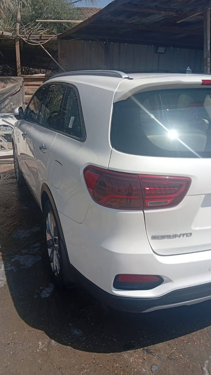 للبيع كيا سورنتو 2019 فول واحد على واحد رقم بغداد بسمي كفالة عامه من الصبغ والتبديل فقط بارد بالباب السائق مواصفات السياره 6 سلندر 7 راكب 3 قطع تبريد اربع كامرات سايد برك بصمه كشنات كهرباء للاستفسار الاتصال على ***********
