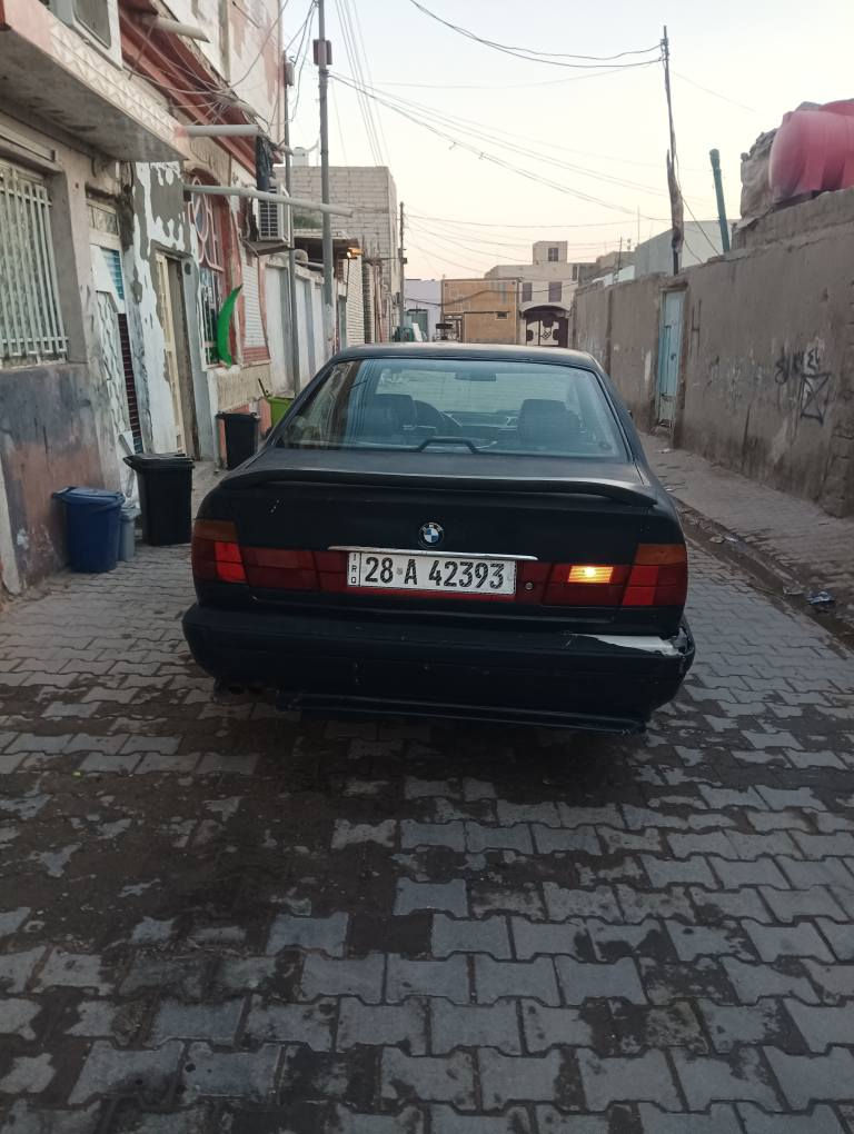 السلام عليكم BMW525موديل 1991لون اسود كحلي رقم نجف انكليزي سنويه لل27 سياره وراعيه نجف مكفوله من ظربه وشواصي ومداور ابيع كير كايم ونقص ايسي 
رقم الهاتف *********** النجف, العراق
