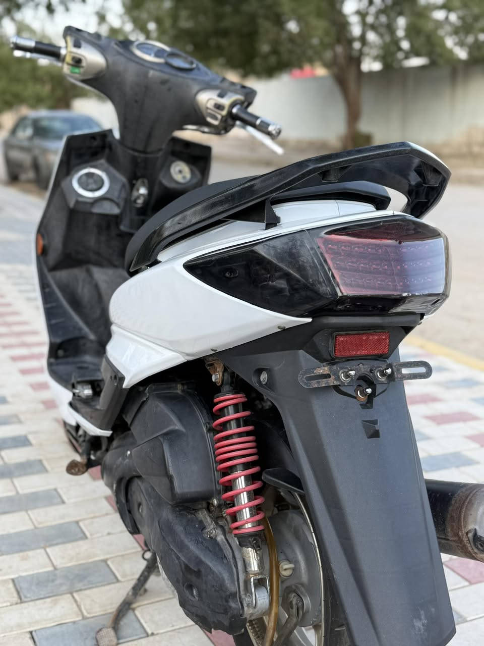 سلام عليكم للبيع سكنز فحل طلاعات(gold) مكينه بلاديه بيه تزويد خفيف صدر كرزي (ncy)..ويدات بريك .وقطره .وقبق فلاوين .لايت زنون اصل .مديل 2011  السعر مليون وبيه مجال ..***********. مكاني نجف كوفه
