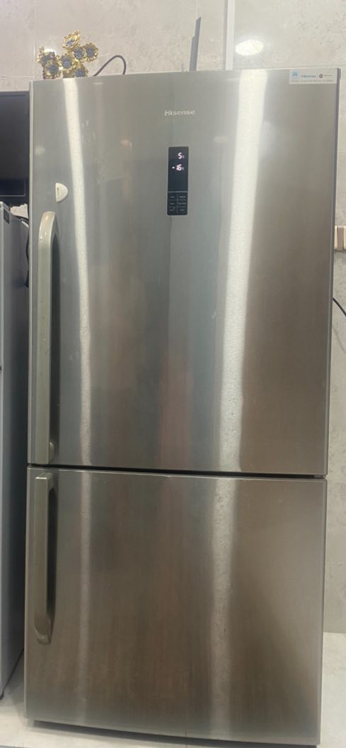 سلام عليكم ثلاجه هايسنز باله تشتغل  بس بيه خلل من يجمع الفريز الجوه تبقى ما تصعد بروده للفوق لازم طفيه يله ترجع طبيعيه 
السعر 250 بيها مجال


**إذا كنت صاحب هذا الإعلان وتريد حذفه لأي سبب، رجاءا أرسل رسالة إلى الدعم الفني**