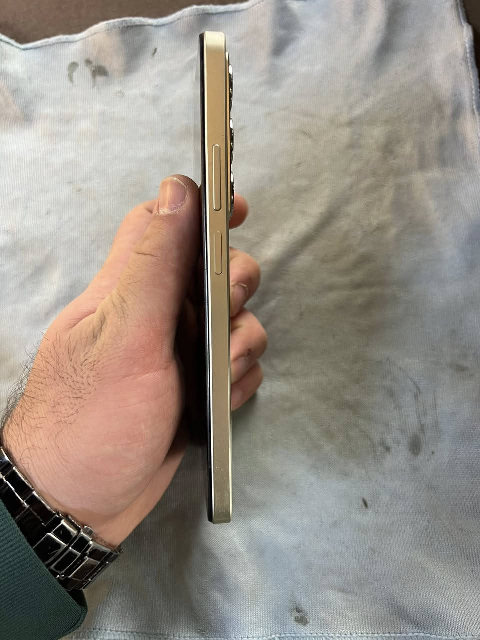 ريلمي c75 
ذكره 256 
رام 8+8
سعر 170 
جهاز نضافه 90/100 
شرط ما مفتوح 
بدون ملحقات 
***********
