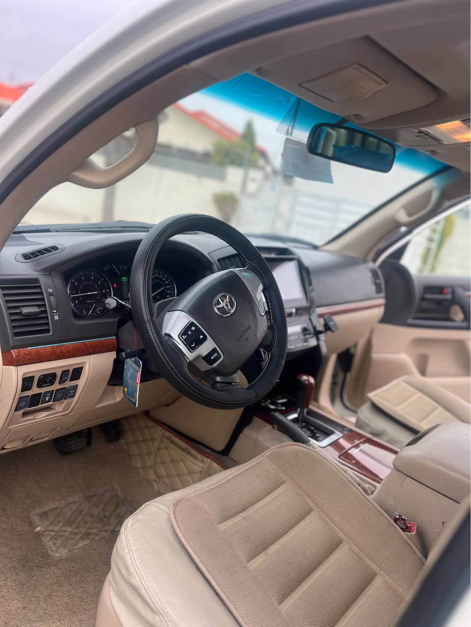 تۆیۆتا لاندگرۆزەر ٢٠١٣ 
موسەفات gxr فوول 
سیارەکە یەک جامخی پیشەوی بۆیاخە بێ ناو گرتن  یەک بست ساردی هەیە هیجی کە نیە 
سیارەکە یەک دەستە بەناوی خۆمانە زۆۆۆر بە خاوینی ماوەتەوە 
مەکینەی گیری بەشەرت مەکینەی لە شەریکەی کرایتەوە کام سیرفزی بۆ کراوە 
دینارک مەسروفی تیدا نیە یماڵیە 
١٩٨ کم حقیقی رۆشتوە 
سلایتە بەسمەیە فووولە 
سحری ٣٤٥ مەجالکی شی تیدایە 
***********
تویتا لاندکروزر مودیل ٢٠١٣ 
موسفات جکسارا فوول 
١ قطعە سبوخ بل جامحلخ بدون دواخیل 
مکئنە کیر بشرت مکین بل شرکە فتعت بشرت 
کامل سیرف عام سیارە مال بیت 
٣٤٥ بیها مجال 
*********** أربيل, العراق
