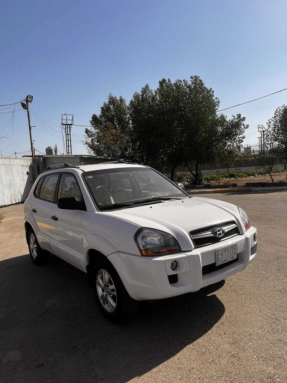 السلام عليكم 
توسان 2010 خليجي 
مواصفاتها معروفة مكينة 2000 دوش 
مكينة وكير بلاديات على وضع الشركة
السيارة مستلميها على ايدنا من الشركة
كلش جديدة وجاهزة من جميع النواحي 
ماشية 140 حقيقي 
مكاني بغداد / الكرخ 
رقم الهاتف ***********
