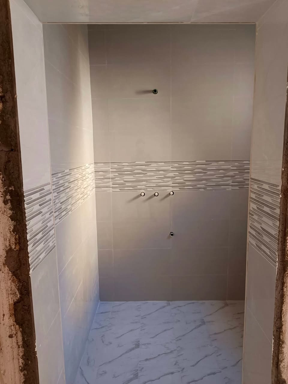 خلفة لتطبيك السيراميك والبورسلين جدران ارضيات دراج متفرغ حاليا***********
