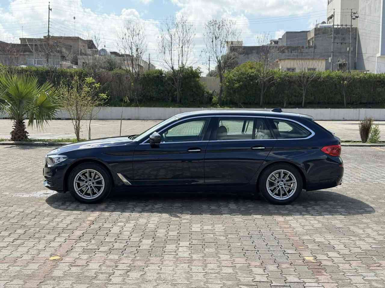 سلام عليكم اخواني عندي بي ام استيشن
موديل ٢٠١٨
مواصفات معروفه
مكفول كفاله عامه من سبغ و بارد
محرك ٤سلندر 20توربو ما مفتوح
سعرها١٤٥مجال قليل 
واتساپ***********
