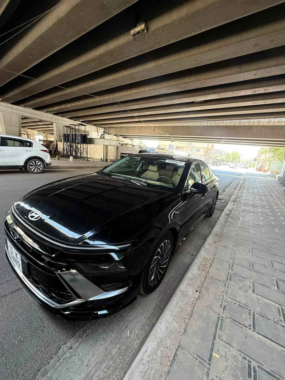 للبيع هيونداي سوناتا هايبرد 2025 فل مواصفات (Limited)

* محرك 2.0 لتر هايبرد اقتصادي.
* قوة 192 حصان.
* قير أوتوماتيك 6 سرعات.
* شاشة عدادات رقمية 12.3 إنج.
* شاشة معلومات وترفيه 12.3 إنج.
* Apple CarPlay و Android Auto.
* نظام صوت Bose الأصلي.
* كاميرات 360 درجة.
* حساسات أمامية وخلفية.
* رادار أمامي.
* مثبت سرعة ذكي.
* نظام المحافظة على المسار.
* نظام التحذير من النقطة العمياء مع عرض الكامرة بالعداد.
* مساعد القيادة على الطرق السريعة.
* مساعد الاصطفاف الذاتي والتحكم بالسيارة عن بعد بالريموت.
* تشغيل عن بعد.
* دخول وتشغيل بدون مفتاح (بصمة).
* سقف بانوراما.
* مقاعد جلد فل كهرباء.
* تبريد وتسخين للمقاعد الأمامية.
* تدفئة للمقود.
* حفظ وضعيات السائق.
* شاحن لاسلكي للموبايل.
* مرايا كهربائية مع تسخين.
* فتح وغلق الشنطة كهربائياً.
* جنوط وكالة 17 إنج.
* إنارة LED كاملة أمامية وخلفية.

للاستفسار والمشاهدة التواصل على الرقم:***********
