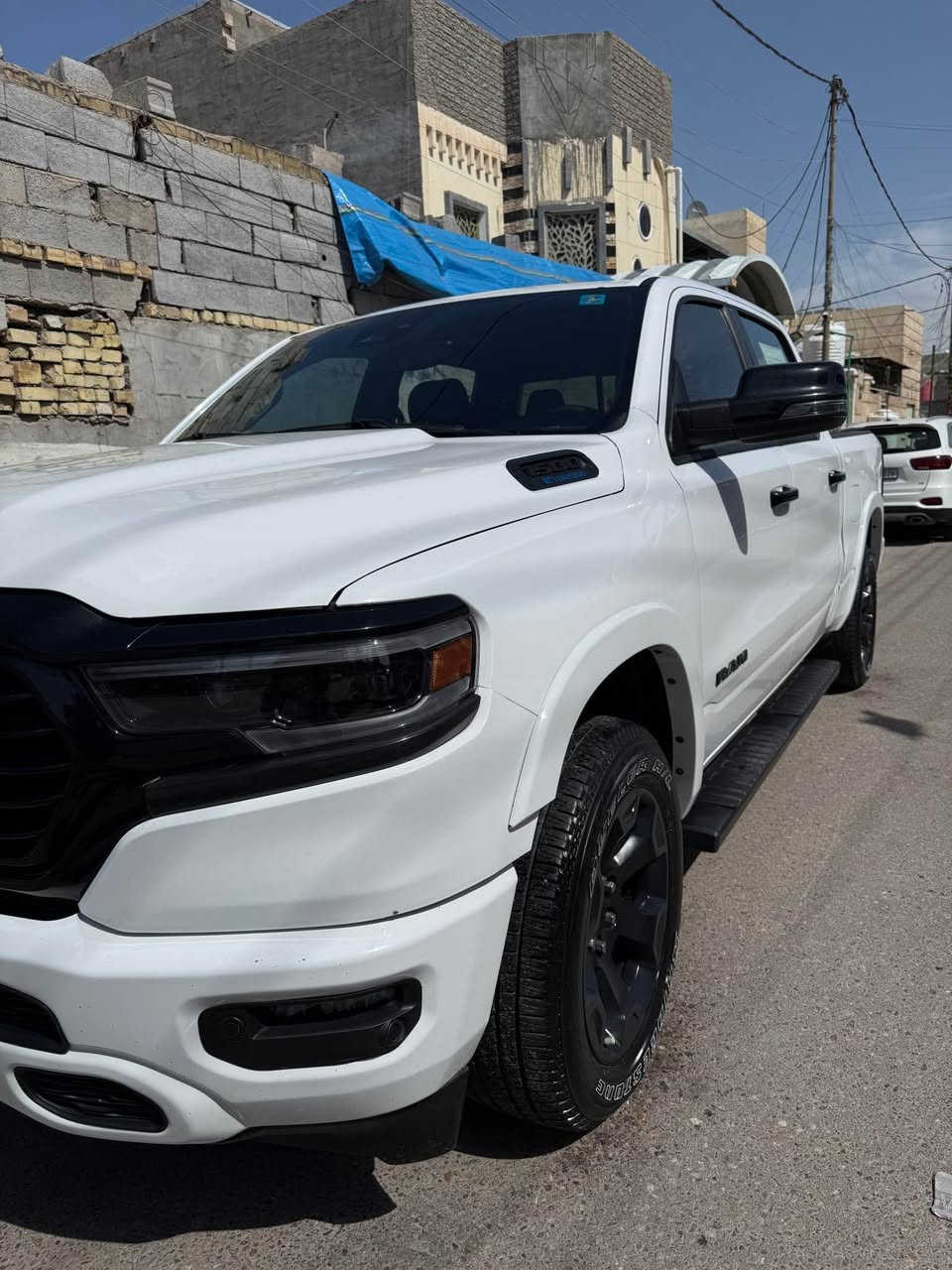 رام لون ستار 2025 السياره وارد امريكي محرك v6 3600 بانزين عادي انسى الصرفيه وانسى الدونص حادثها جاملغ وبنيد الضرر سطحي الراديترات نفسها مامبدله وبيها ثقب قرب فتحه البانزين 
السياره ماشيه 17 الف كيلومتر 
باقي المواصفات بالصور 
السعر 360 
3شدات و 60 ورقه ابو الخصيب, البصرة


**إذا كنت صاحب هذا الإعلان وتريد حذفه لأي سبب، رجاءا أرسل رسالة إلى الدعم الفني**