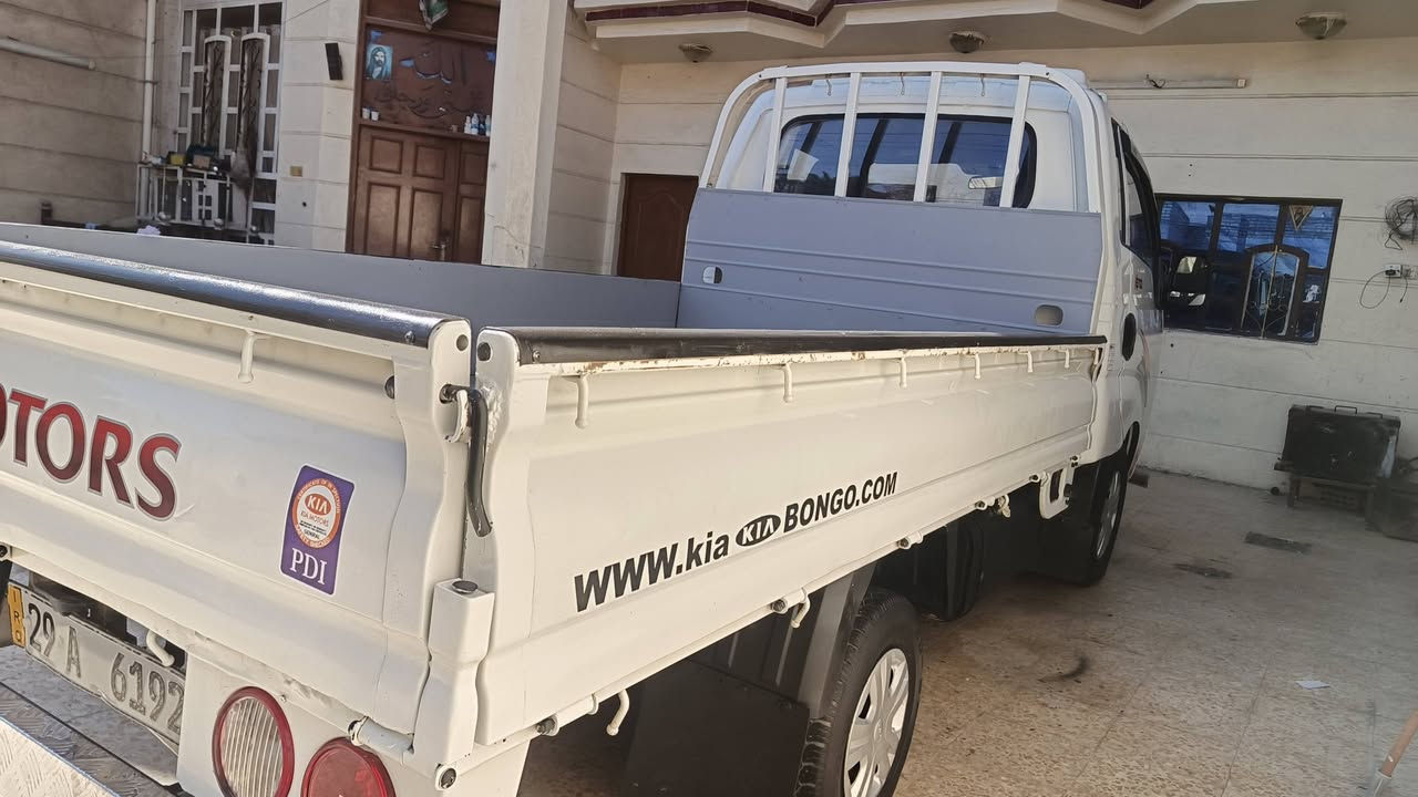 كيا بنكو موديل 2010 محرك 2700
محرك كير اكسن مكفول 
شاصي مكفول 
صبق مكانات بصيطة اثر جراد 
حدادية جديدة 
جاهزة من كل النواحي 
رقم واسط انكليزي تحويل مباشر 
السعر 88 وبي مجال بسيط 
مكاني بغداد مدينة الصدر 
رقم الهاتف ***********
