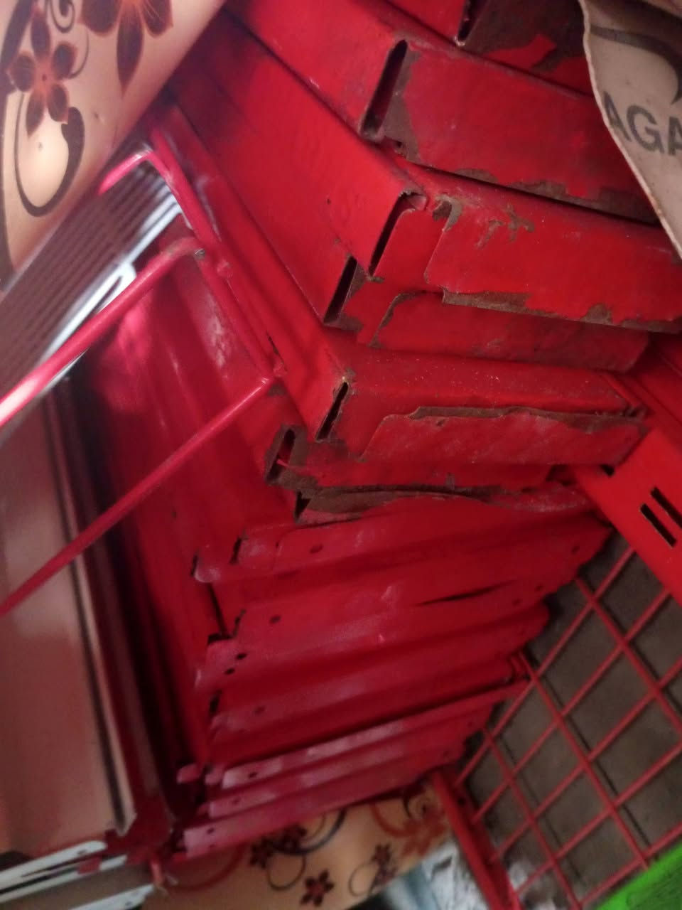 السلام عليكم عندي رفوف حجم وسط ورفوف ازغار عدد لو 30 لو 40 سعر رف 5 آلاف مكان بصره ابو الخصيب صنكر رقم *********** بس واتساب
