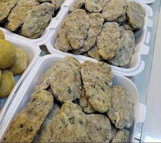 يتوفر لدينا 
كبه تمن 
كبه برغل
كبه سلك
كباب عروك
بورك بالحم
بورك بالبتيته
بورك بالجبن
يوجد لدينا خدمه توصيل في ميسان


**إذا كنت صاحب هذا الإعلان وتريد حذفه لأي سبب، رجاءا أرسل رسالة إلى الدعم الفني**