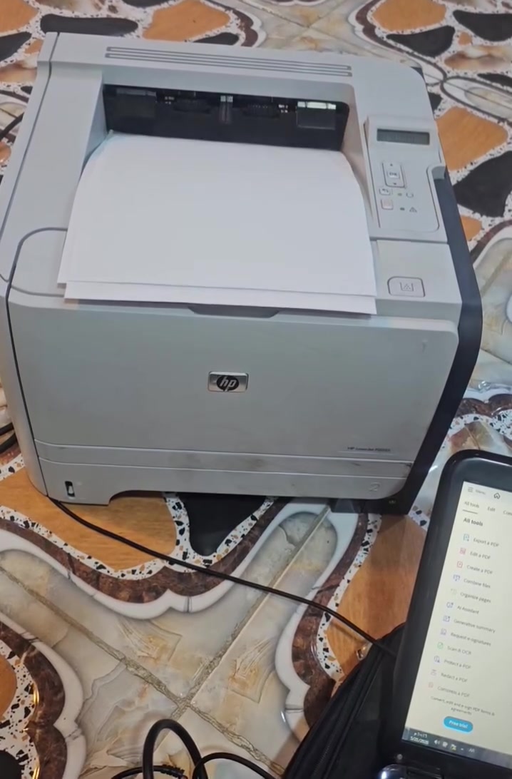 طــــابعة ليزرية hb laseJet 2055
ابيض واسود 
25 نسخة بالدقيقة 
طباعة سحب بدون سكنر 
إمكانية الطباعة من الموبايل من خلال تحويلة 
طباعة من الابتوب 
حبر باودر رخيص  سعره ١٢ الف
مستخدم نظيف ضمان الشغل والنظافة ماداخل تصليح ابد
خدمية للملازم والطلاب والمكاتب والاستخدام الشخصي والدوائر الحكومية وادارات المدارس وطباعة الاسئلة 

السعر  95 توصيل متوفر لكل المحافظات 
***********
