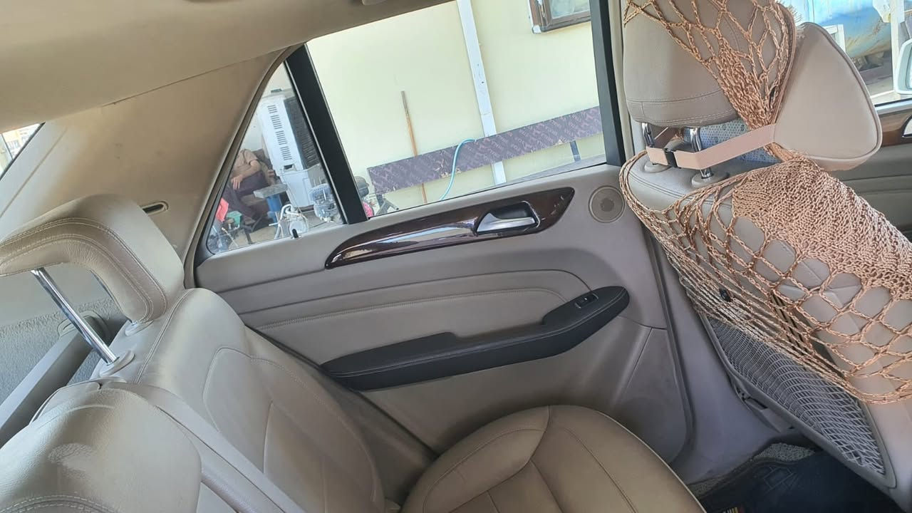 السلام عليكم سياره مارسيدس ML 350 دفع رباعي فول مواصفات خليجي ضرر تبديل بنيد وجامرلغ امامي بدون داخل موديل ١٣ السعر ١٦٠ وبيهه مجال الشراي يتصل على هذا الرقم ***********
