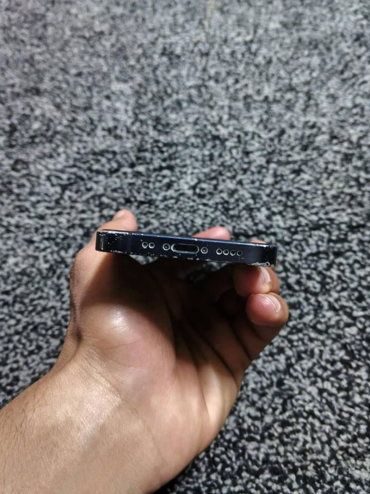 ايفون١٢ميني بيع او مراوس
ذاكرا٦٤
بطارية ٧٢
جهاز نورمال شغال كامل بدون اي خلل 
الجهاز شاصيه تعبان وشاشته بيها خدوش موضح بل صوره بس الخدوش اقلبها بلاصق مال الشاشه


**إذا كنت صاحب هذا الإعلان وتريد حذفه لأي سبب، رجاءا أرسل رسالة إلى الدعم الفني**