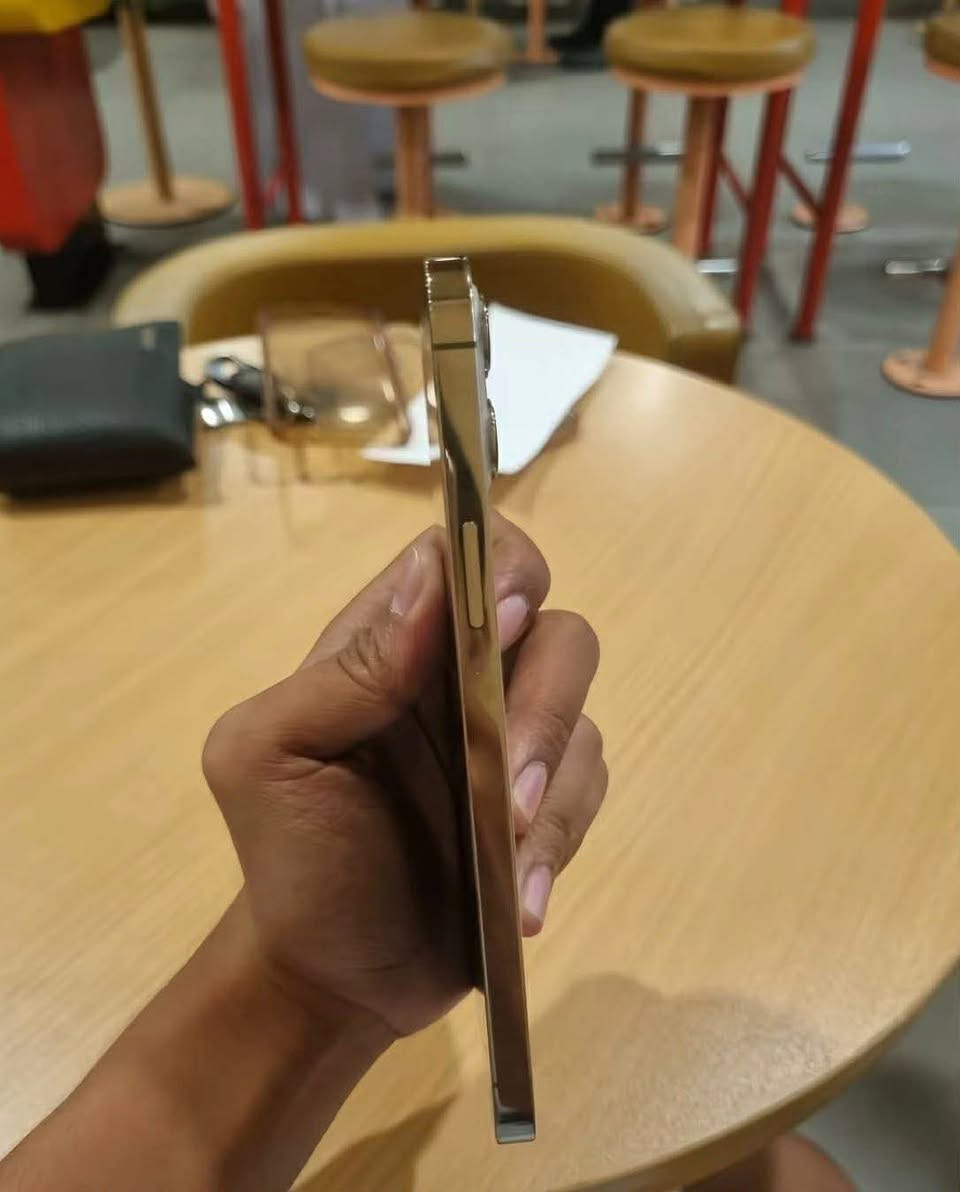 12بروماكس
لون المميز الذهبي

ذاكره256انتبه

بطاريه81حاسبه 82

جهاز نورمل يقرا كامل بس شاشه مبدله وبيها خط ماياثر من فوك 

الكاميرات دمعه فقط فجاه راحت0.5ولباقي شغال

شخطه مبي الشراي يتصل ***********
