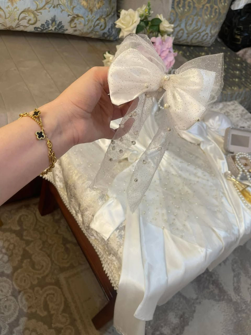 أول ليلة ليست كأي ليلة ✨
الطلة الأولى هي لي تترسخ في البال 🫶🏻💍

ديزابيي اللؤلؤ 🤍 
ديزابيي مميزة لليلة مميزة 🥰 

أناقة ونعومة لليلة لا تُعوض ✨🤍
نويزات بالبونج كروازي في الظهر + كيمونو سلس وناعم مع مونش باللؤلؤ 🪞 + اكسسوار للشعر 
ديزابي لي تخليك تباني أميرة غرفتك 👑
 وتوصيل متوفر ♥️


**إذا كنت صاحب هذا الإعلان وتريد حذفه لأي سبب، رجاءا أرسل رسالة إلى الدعم الفني**