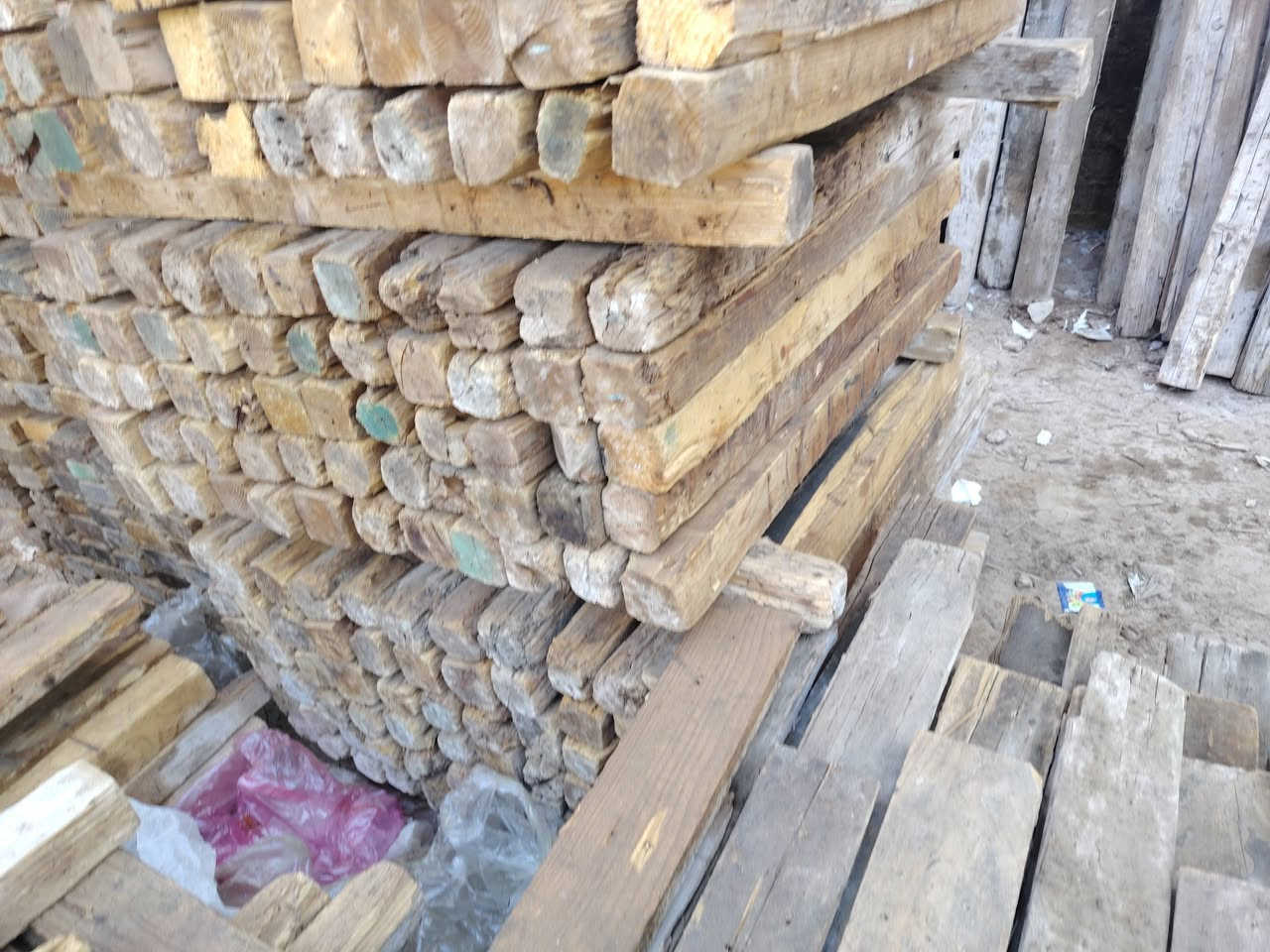 سير 4م+3م+سير متر 3*3+2*4 لوح مقاصير للبيع نضيف وتارس، بيع. مكاعب مكاني الحله المركز ***********
