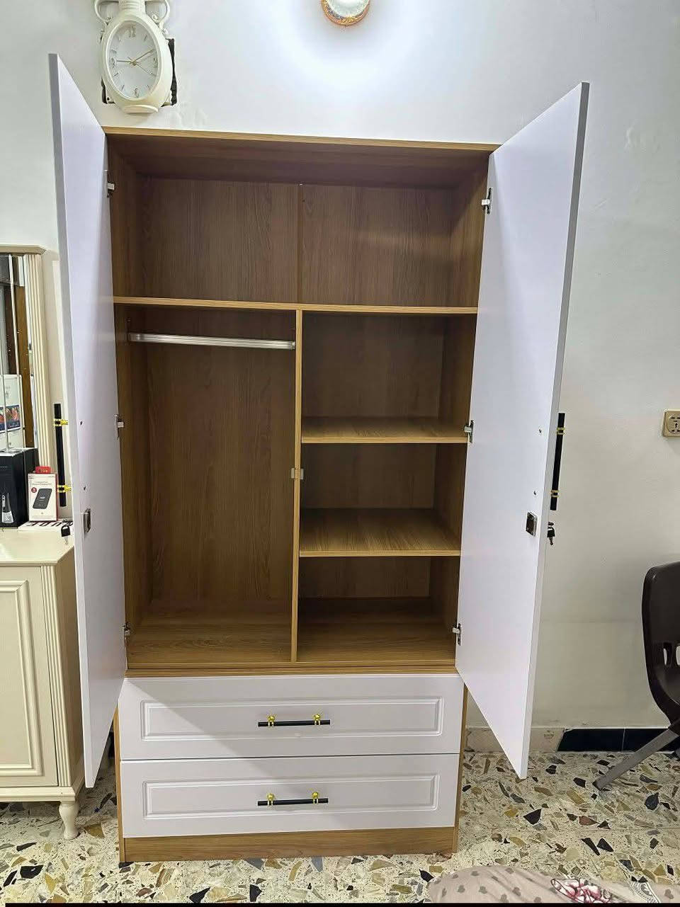 كنتور جديد البيع توفر الان 4 باب 3 باب 2 باب 
بتصميم حديث التفاصيل مكتوب داخل الصور 
متوفر توصيل فقط لجميع المحافظات  👇🚚
حجز اوستفسار مراسله الصفحه نرمين علي


**إذا كنت صاحب هذا الإعلان وتريد حذفه لأي سبب، رجاءا أرسل رسالة إلى الدعم الفني**