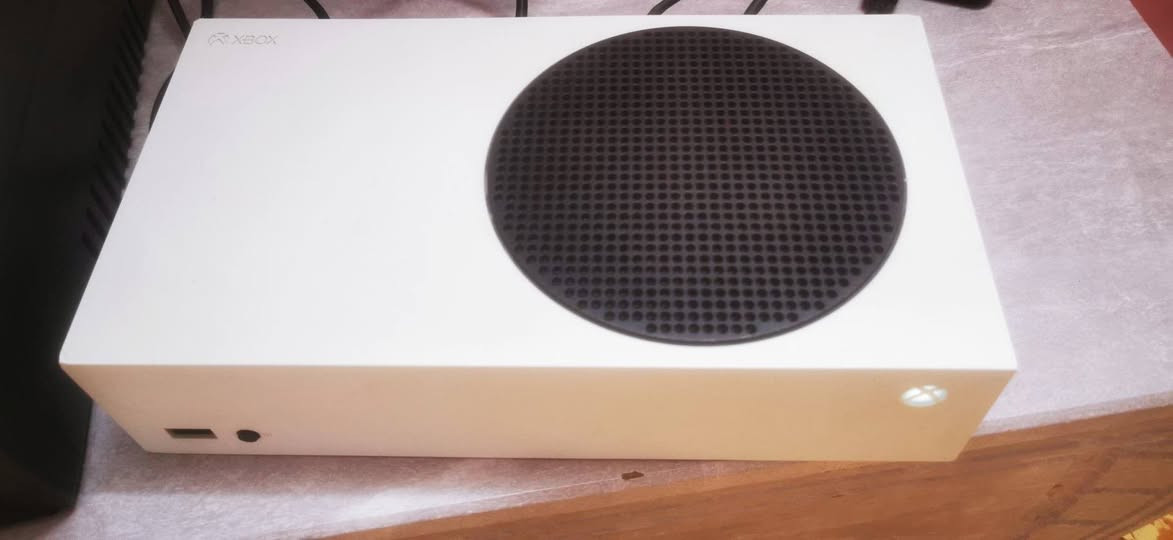 سلام عليكم
اكس بوكس سريس s
نضافه فول
وياه جوستيكن اصليات
ويوبي اس 850 
وبطاريات 4 وشاحن بطاريات
مع حساب بي ريد ديد 2 وجيتي 5 
 وشهر ونص كيم باس التمت
مع كامل الملحقات والكارتونه
السعر 470 وبي مجال قليل
مكاني ناصريه مركز
ماعندي توصيل


**إذا كنت صاحب هذا الإعلان وتريد حذفه لأي سبب، رجاءا أرسل رسالة إلى الدعم الفني**