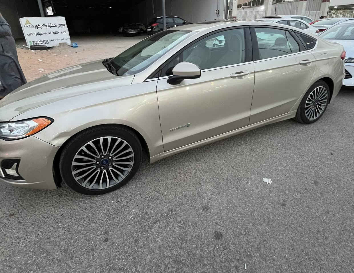 سلام عليكم للبيع فورد فيوجن موديل 19 فول 1/1
مواصفات 
محرك 2000 تنفس طبيعي 
شاشه كبيره 
كشنات جلد +تحكمات كهربائي
رادرات بل مري 
عليه ويل مال تيتانيوم 
السياره كلش حلوه وضرره بسيط جداً 
للاستفسار اتصل *********** 
مكان السياره رمادي 
غير متواجد ع فيس
