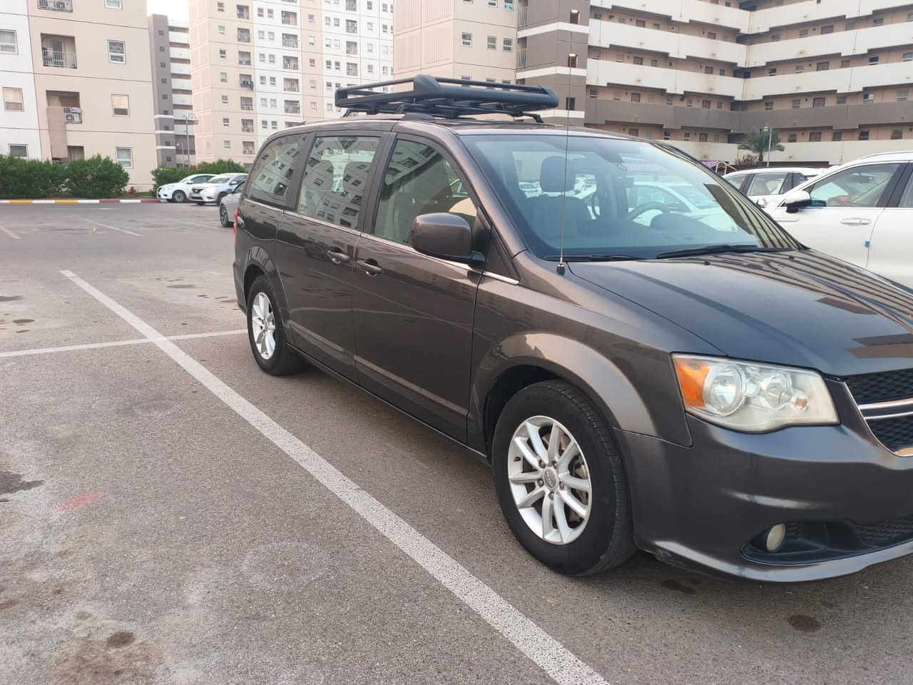 سيارة دوج كرفان 2019 للبيع
السيارة لون فيراني مميز نوع SXT مواصفاتها معروفه كشنات بلع . بيبان كهرباء . تشغيل عن بعد . كرسي السايق كهرباء .السيارة تحتوي على منضومة غاز .ماشيه ١٢٤ الف قابله للزيادة . 
مكاني بسمايه والصبح بالمنصور
السعر ١٨٠ ورقه يعني ١٨ الف 
للاستفسار ***********
              ***********
