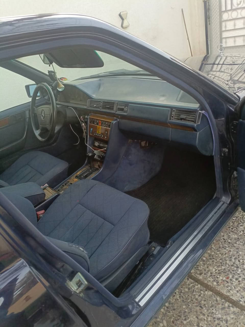 اسلام عليكم
مرخصة الادمن المحترم 
مارسدس دب 
مكينة 320خراطيم
غرفة بلادية جديدة
كهربائيات جديدة
صدر جديد
كير ومحرك مكفولات
جام كهرباء 
سلايت طكتين 
بردة كهرباء 
مري جانبية كهرباء
ويل 15تفاحة
بعد اهواية مواصفات بيها السيارة 
السعر 80 بيها مجال 
***********
***********
