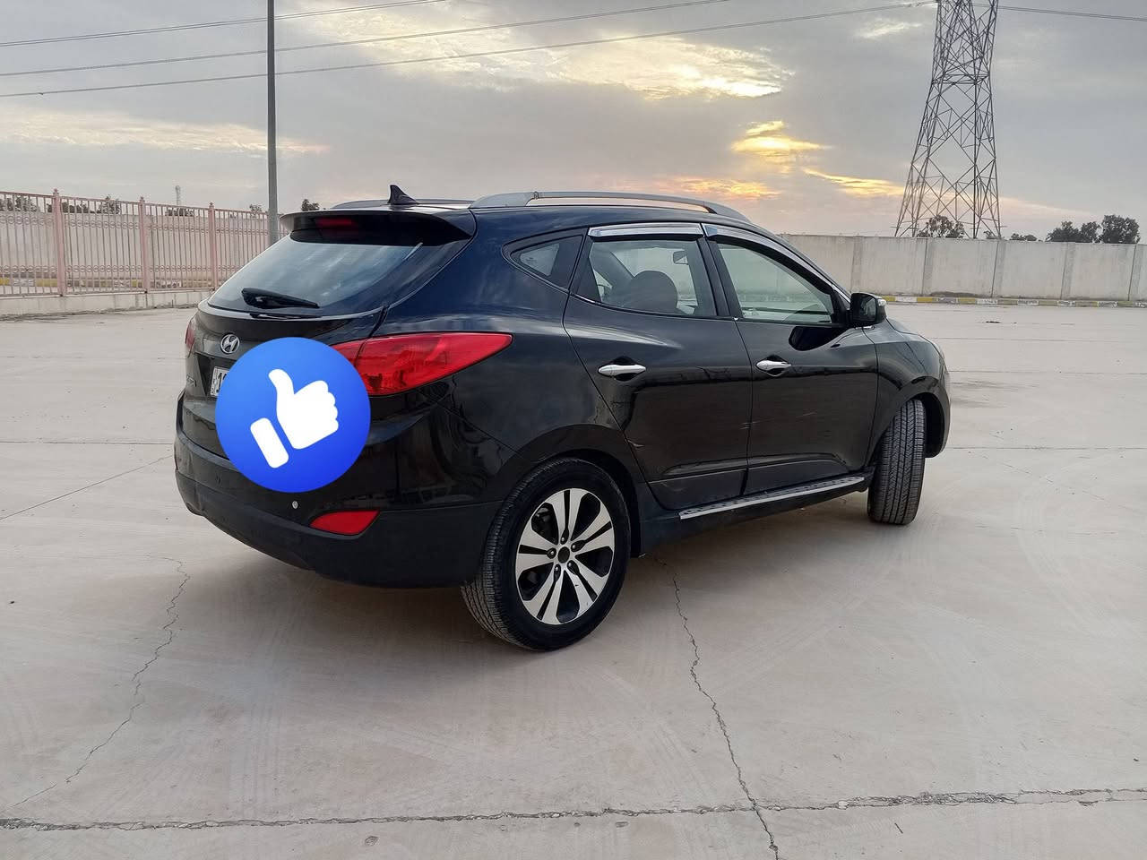 السلام عليكم سعر ١٢٠ أو بيها مجال
توسان موديل ٢٠١٠ لمتدد للبيع فقط وارد امريكا حادثة جاملغ وبنيد  جهة السائق السياره كلش حلوه أو نضيفه كهربائيات كله شغاله مكينه ٢٠٠٠ دوش  تبريد كلشي بيها شغاله كشن كهربائي  تدفئة كشنات  بنرامه فتحه كير اتو أو عادي كله فول مانع انزلاق سايد بريك بالرجل  ماشيه ٢٣٥الف ميل تايرات خمسه ويل كب رقم بغداد باسمي 
عنوان واسط العزيزيه ***********
