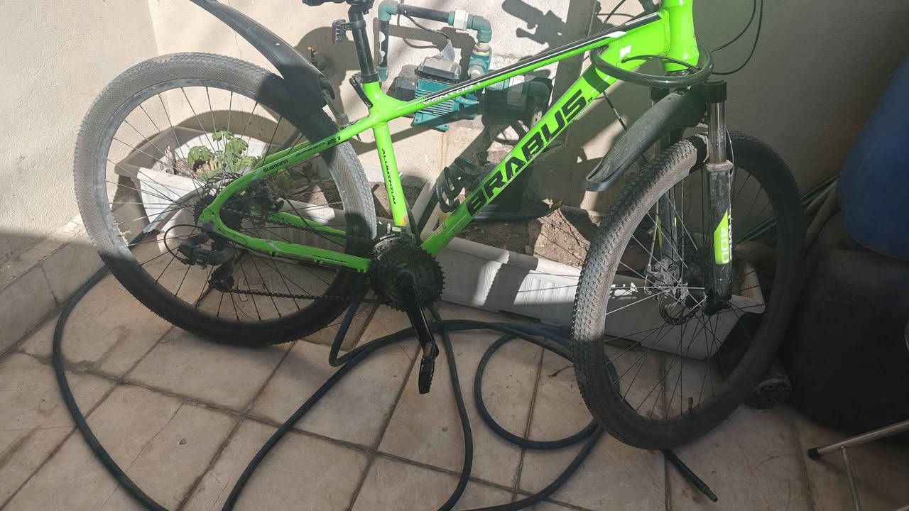 للبيع بايسكل Brabus مكينة شيمانو حجم 27.5 البايسكل كامل كلشي شغال بس يحتاج الويل الأمامي يصلح بي عوج خفيف ويحتاج ذراع بايدر السعر 140 قفل مكاني حي اور *********** بغداد, العراق
