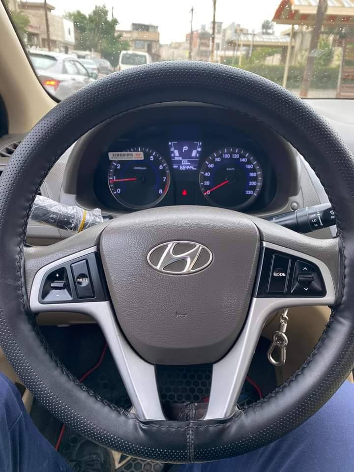 السلام عليكم
اكسنت موديل 2015 ما بيهه اي صبغ كله بلادي ماعده بيهه جراد بسيط بلبيند بلنسبه للكشر كير مكينه تبريد تختم تاير باتري جديد سياره مال جناي استختام شخصي ماشيه 86 الف المكان بغداد السيديه السعر 107 بيهه مجال بسيط بأسمي تحويل ثاني يوم 
الاتصال ***********
