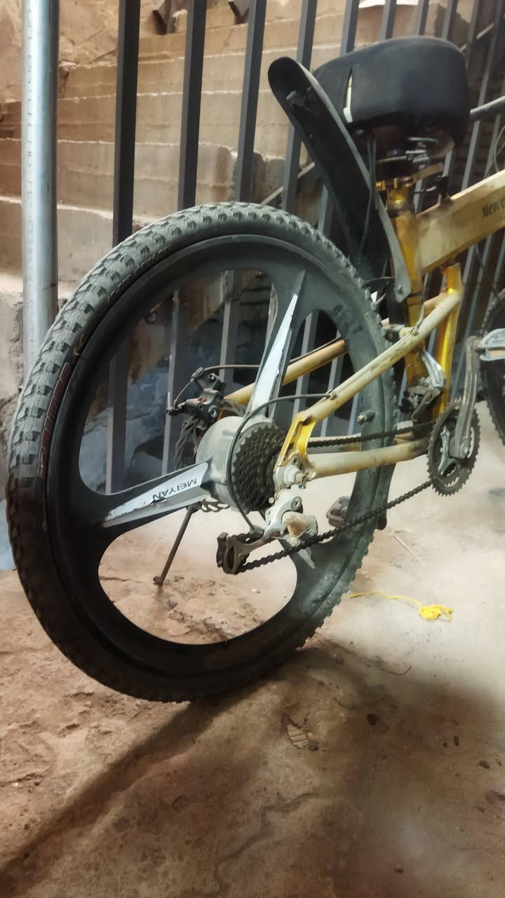 بايسكل مال بالة مستخدم قليل 
السعر 65 الف 
واتساب ***********
