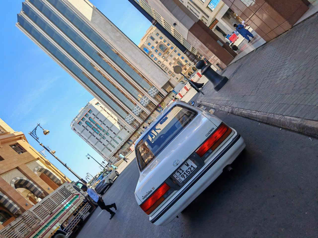 سلام عليكم ارنب كراون
مكفوله من الكص واي عيب شرعي 

سياره جديده معنه الكلمه  تبريد ثلج 

***********
