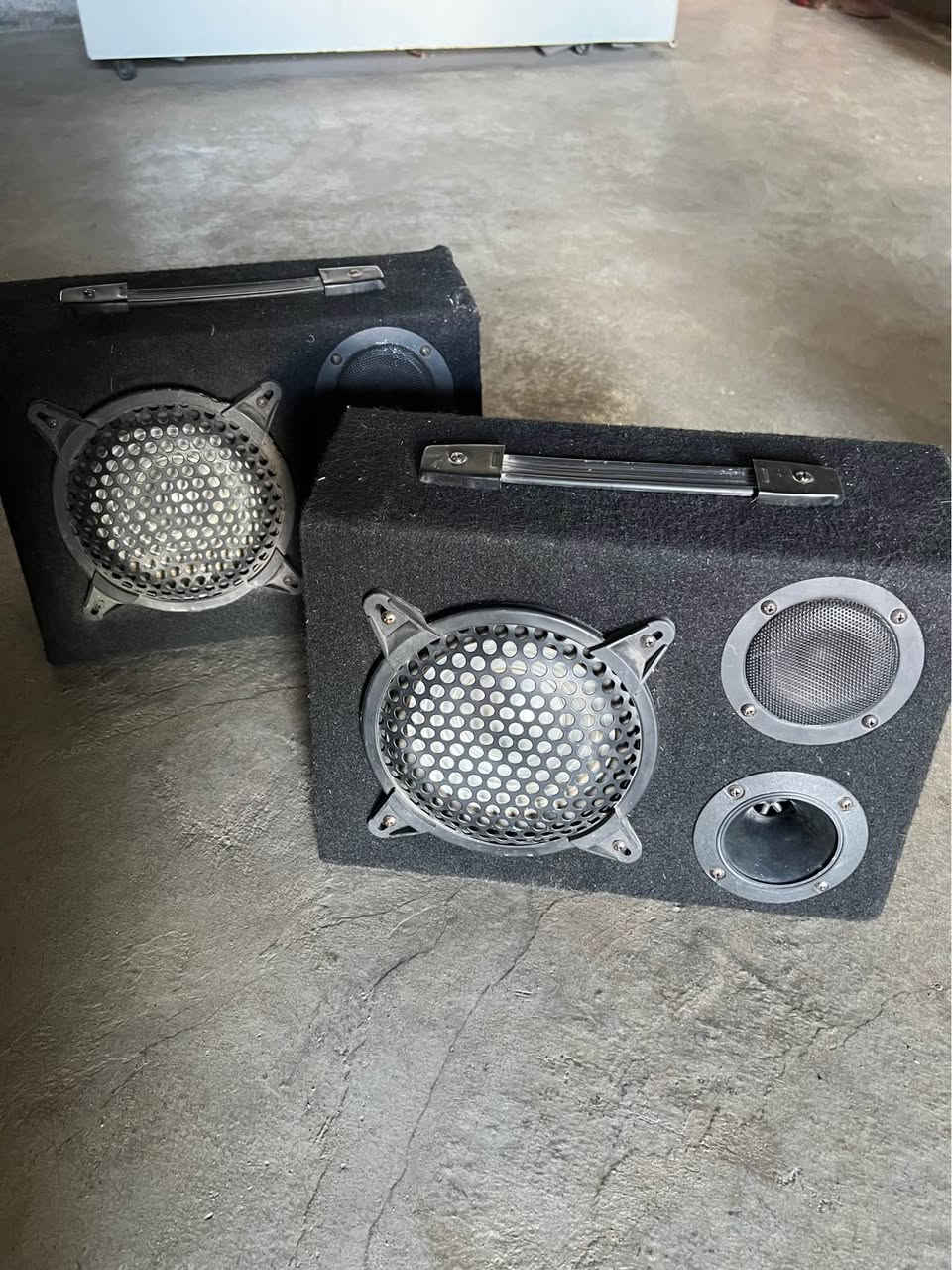 دوو موکەبەرەی گەورە زۆر خاوین بەشەرت 
تەزجیلی  مەرزیەی بیلادی لۆکە  بۆ فرۆشتن 
بۆ داواکردن تیل بکە 
ژ***********
***********
ناو نیشان حاجیاوا Singapore
