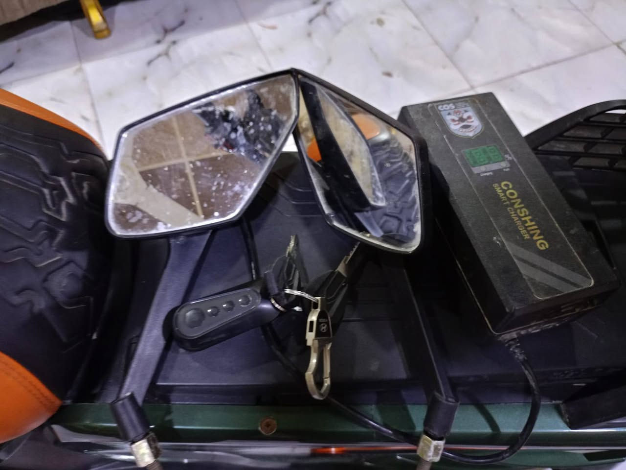 دراجه اكس900كامله ونظيفه كلشي شغال بيها بصمات سويجات  وبطاريات كبار جدد حجم 33 السعر450بصره نواب ظباط مقابل مستشفى العسكري ***********

