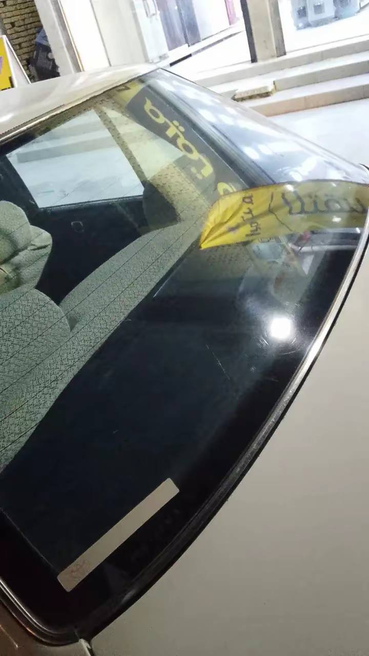 سلام عليكم سيدان للبيع فقط موديل 1990 يسره بلاد السياره كلها بلاديه مكينه وكير بلاد جدد رقم نكليزي بسمي سنويه الغايه 30 بدون صبغ ولا تبديل ولا ضربه كفاله السياره مكاني ناصريه مركز السعر 70 وبيها مجال قليل ***********0
