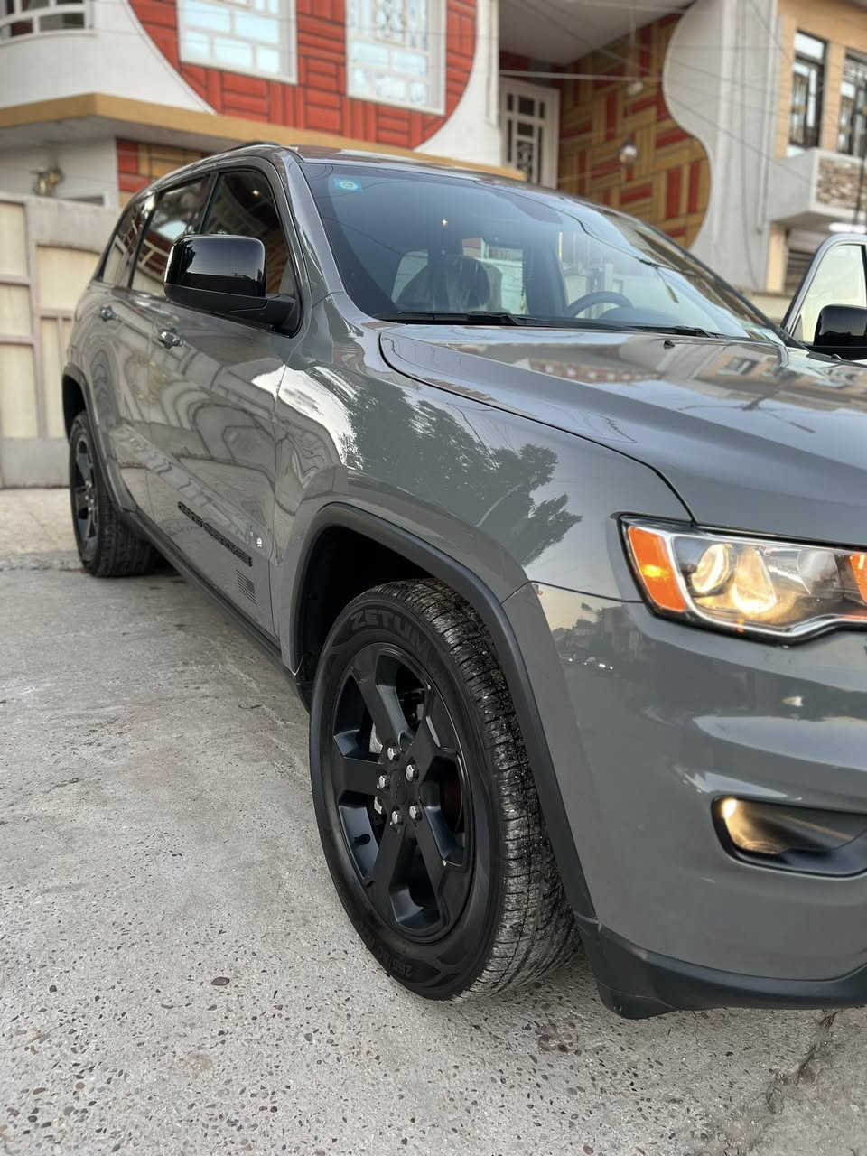 جيب لاريدو بلاك توب لون اسمنتي ٢٠٢١ 
ماشيه  ٣٧ الف ميل وقابل للزياده
مواصفات فتحه -
فور ويل -
تدفئه كشنات وستيرن
حساسات خلفي
جنطه شفط
رادار مري
توقف تلقائي خلفي
تشغيل عن بعد
مانع انزلاق
ويل كب كروم اسود
كشن سايق كهرباء
تخم تاير جديد
اطفاء ذاتي للمحرك لتوفير الوقود
تبريد قطعتين
كامره خلفيه دواره
صدر على البلاد بنضافة الشركة
بجم كبس شركة
ضرر  السياره
قبغ جنطه مبدل نفس اللون
وجاملغ جهة السايق خلفي مصبوغ ربعه
السياره بدون ايرباك شرط ممفتوح برغي بيهه
سعر السياره 270 وبيها مجال
مكاني بغداد حي الجامعه  ***********
