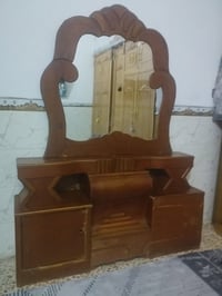 ميز تواليت • نضيف