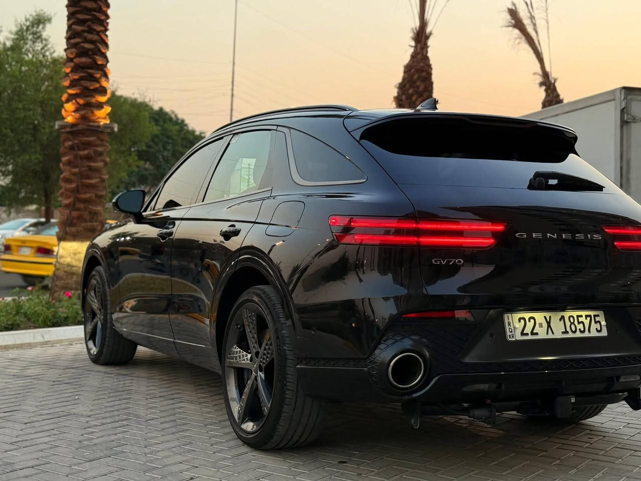 للبيع او المراوس
GV70 2023 Prestige
فخامة كورية 🇰🇷 + أداء رياضي ⚡ + كل التقنيات الحديثة ✨

المواصفات الرئيسية:
✅ بانوراما + شاشة 14.5 إنش مع CarPlay & Android Auto
✅ كاميرات محيطية 360°
✅ مقاعد جلد كهربائية حمراء مع تبريد، تسخين، ومساج + وضعية الطيارة
✅ السيارة تتحرك للأمام والخلف بالريموت بالكامل
✅ شحن لاسلكي
✅ محرك 2.5 Turbo – 300 حصان + دفع رباعي 4WD
✅ 5 أنظمة قيادة متعددة
✅ إنارة داخلية متغيرة الألوان + LED
✅ صندوق كهرباء + منافذ كهرباء متعددة
✅ هوك خلفي
✅ نظام ترحيب عند فتح السيارة
✅ نظام صوتي Lexicon 15 سماعة + Quantum Logic

السلامة والمساعدة:
• وسائد هوائية 
• مساعد تتبع المسار، النقطة العمياء، تفادي الاصطدام الأمامي والخلفي
• مساعد صعود التلال، تثبيت سرعة ذكي، كاميرا محيطة

📍 المكان: بغداد
📏 عداد المسافة: 27,000 ميل
💰 السعر: ٣٣ 
📞 واتساب: *********** / ***********

📌 ملاحظة: ضرر بسيط — تبديل بنيد فقط، نفس اللون، بدون لغد، بدون شاص
