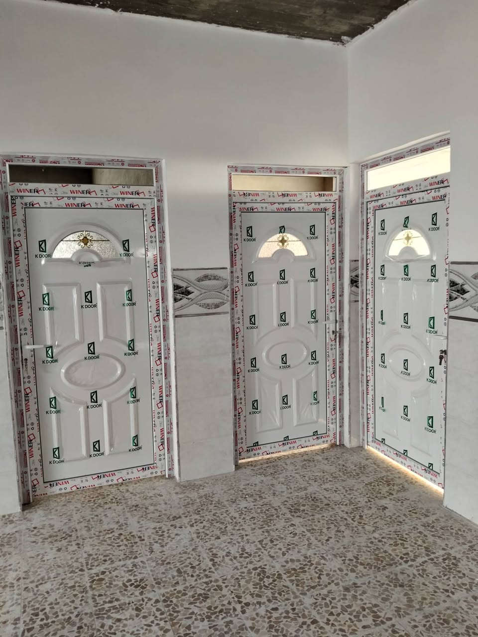 السلام عليكم زبائننا الكرام 🙋🏻‍♂
خليك جاهز كمل بيتك اب ارخص سعر 😉
ما عليك فقط تواصل معنا 🤳🏼
*********** كورك واتساب 💌
*********** اسياسيل واتساب 💌
                         معمل الحديدي للبلاستك 
      من افضل اختاريك المواد تكنو بلاص اصليه 😍
   لصناعة كافة أبواب و شبابيك  
        كل اعملنا له الضمان العشرة السنوات 1⃣0⃣
شرط المواد المستخدمة صناعة تركية تكنو بلاص 🪟 اصلية ليس تقليدي 💯 
1_الباب الأبيض سعرها 135 الف التوصيل و تركيب
2_الباب بلاستك كافت الوان سعرها 195 الف مع التوصيل و تركيب
3_ سعر أبواب تركيه رائسي  190 الف مع التوصيل و تركيب دخلها فوم نوعيه ممتازة D.K
4_سعر متر طول × عرض شباك الأبيض 35 دولار مع التوصيل و تركيب
5_سعر متر طول × عرض شباك كافت الوان 45 دولار مع التوصيل و تركيب
#ملاحظه اذا عندك كميه الاسعار بيها مجال
