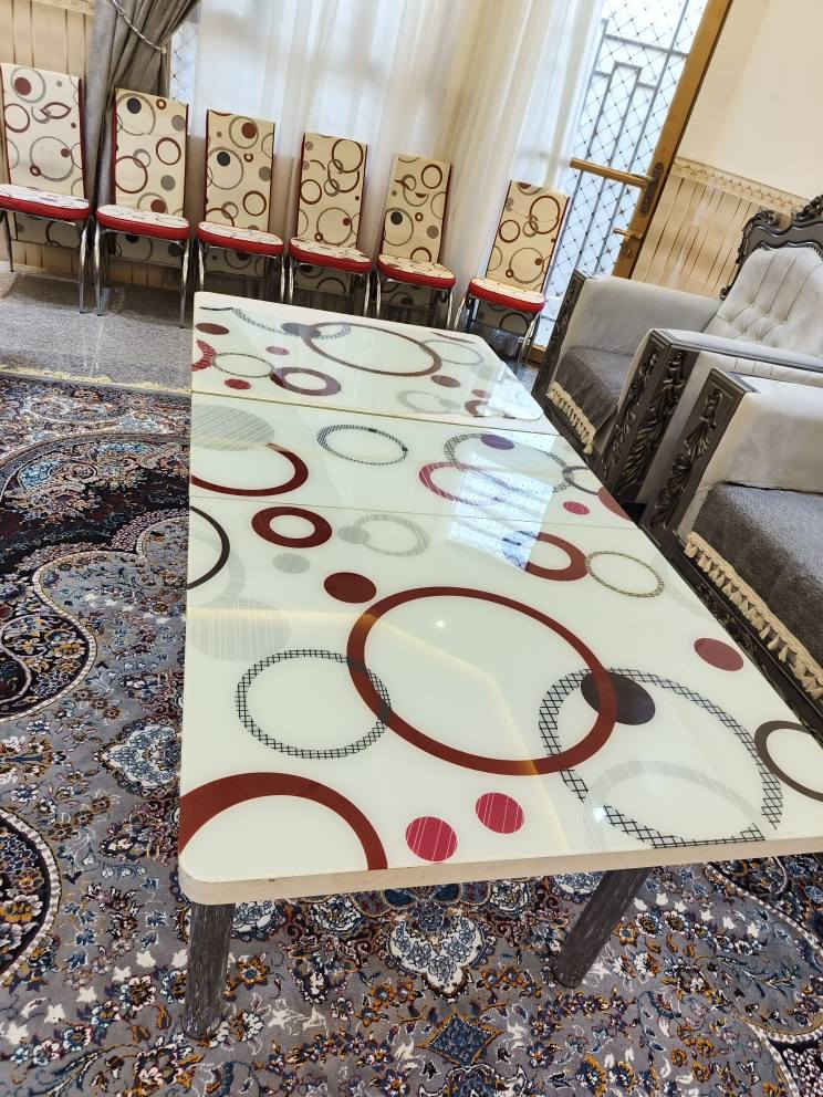 ميز طعام مع 6 كراسي الاصلي نضيف جدا فقط وحده من الجامات انطخت بالباب سعره 150 ألف المكان كربلاء الاستفسار *********** كربلاء, العراق
