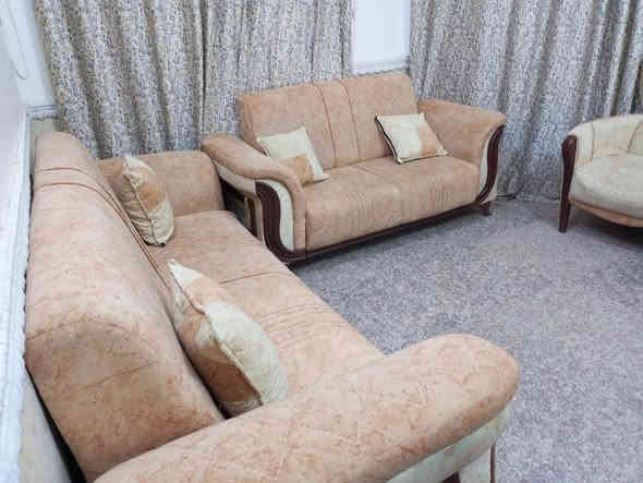 يا الله 
تخم تركي مودرن اخو الجديد 5 قطع 10 مقاعد مع الكوشات السعر 425 وبي مجال قليل الموشراي ليكسر بحلال العالم 
العنوان ناصريه حي اور 
***********  توصيل موجوود
