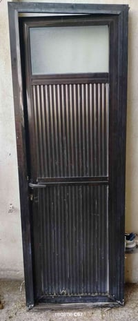 باب المنيوم للبيع السعر  75 ضباط الاسرة  07711759631