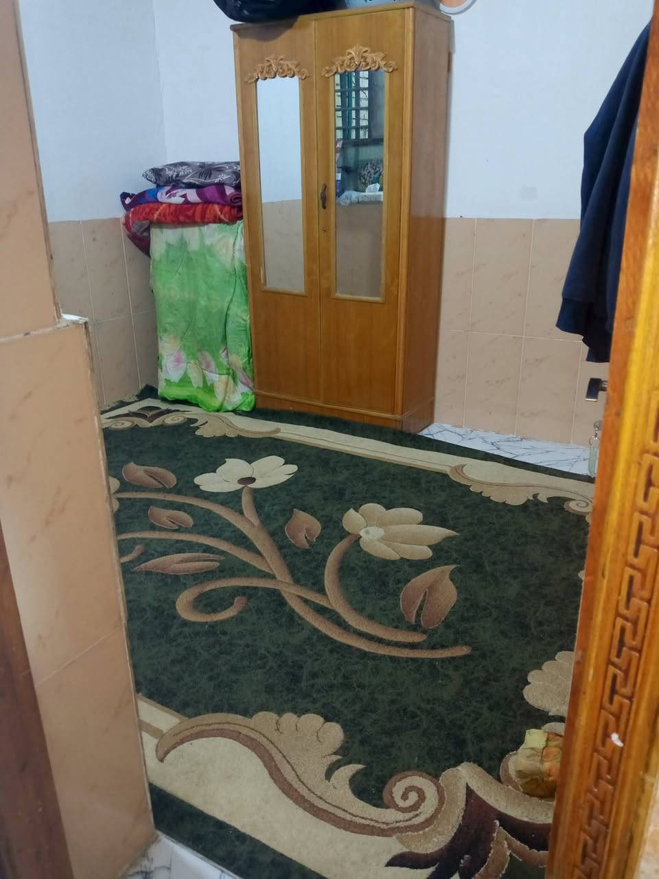 سلام عليكم بيت في كربلاء حي زهراء حر صغير قرب حلاقه الخليج مساحه 50متر طابقين طابوك مربع مسلح مجاري راسيه رفت رباط *********** وتساب اثير هم  وتساب *********** استفسار سعر 55 مليون مع مجال
