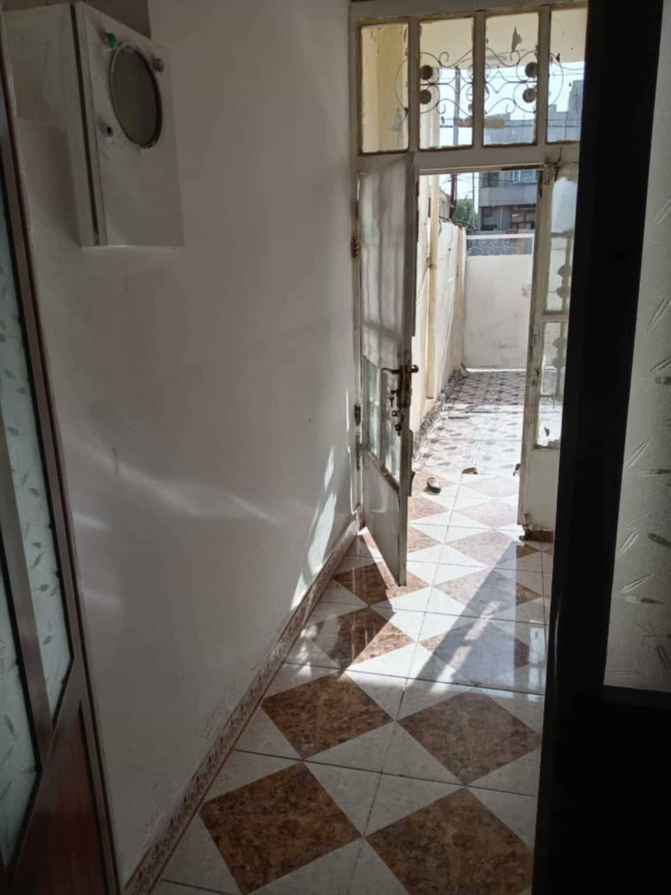 اولن صلى على محمد
سلام عليكم شباب بيت ميت 100 طابو ملك مكان مميز حي العسكري شركه طارق يم الكوسترات قرف مسجد طابه كدامه حديقه مرتبه  شارع عريض
السعر 92بي مجال قليل رقم *********** استفسار اتصل
