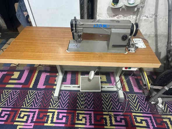 السلام عليكم ماكنة خياطة نوع جاكو استعمال قليل مكانه عسكري كبل  ٣٠٠ الف مع المجال البسيط للاستفسار الاتال على الرقم ***********
