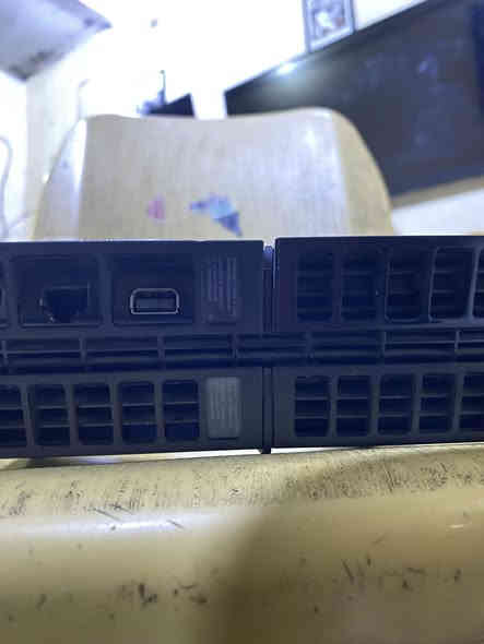 السلام عـليكم بلي 4 فات , كارت الضمان موجود ممفتوح الجهاز ، السعر 200 وبي مجال مكاني ديالى 
المعالج المركزي : 8 أنوية AMD "Jaguar" x86-64 بتردد حوالي 1.6 جيجاهرتز ، 
معالج الرسومات : محرك رسوميات مستند إلى AMD Radeon™، بقدره.84 تيرافلوب (TFLOPS) 
سعه التخزين : خيارات 500 جيجابايت أو 1 تيرابايت (قابلة للترقية) ، ***********
