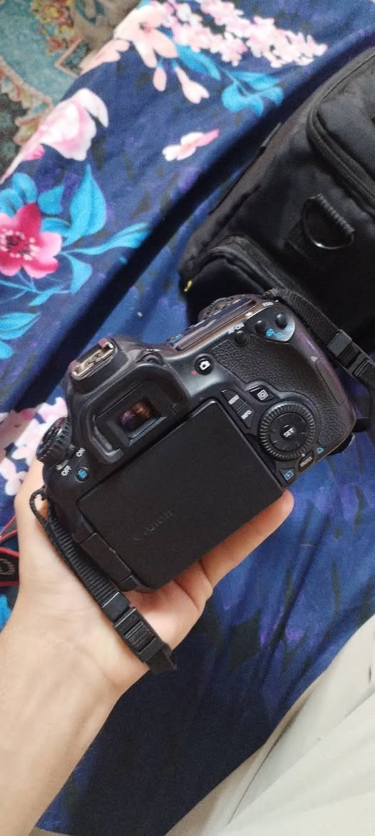 السلام عليكم
كامرات ثنين للبيع
اول وحده كانون 60 D جديده كلش ماعرف شنو بيها احط بيها البطاريه تطلع مابيها شحن وماتشتغل
الثانيه 90 D شغاله مابيها شي هيه وجنطه وشاحنه
ثنيهن بـ270 الله شاهد ضامهن وماعرف بيهن كلشي
مكاني البياع *********** يوجد توصيل
